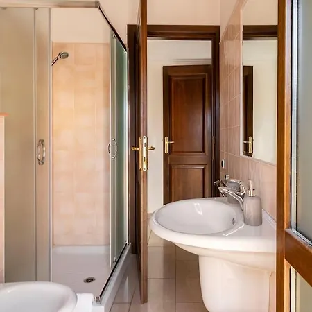 Dimoras 3br Center Terrace & Parking דירה